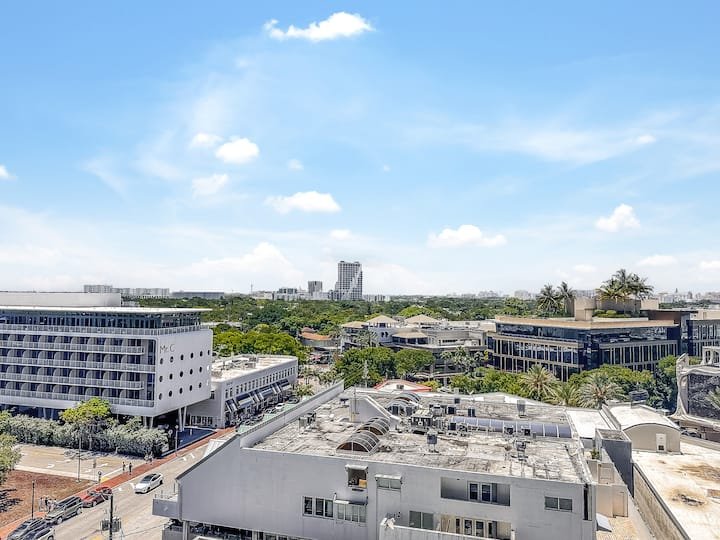 Cozinha completa, varanda, piscina, academia, estacionamento GRÁTIS