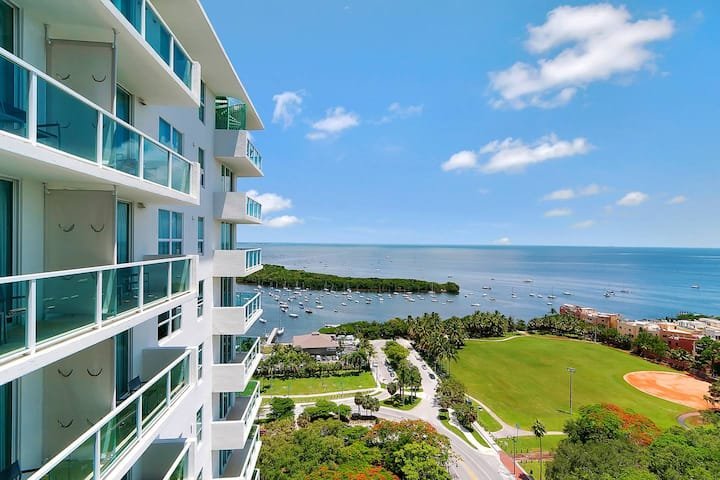 Cozinha completa, varanda, piscina, academia, estacionamento GRÁTIS