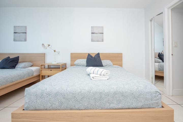 Resort à beira-mar com vista para a baía e estacionamento gratuito