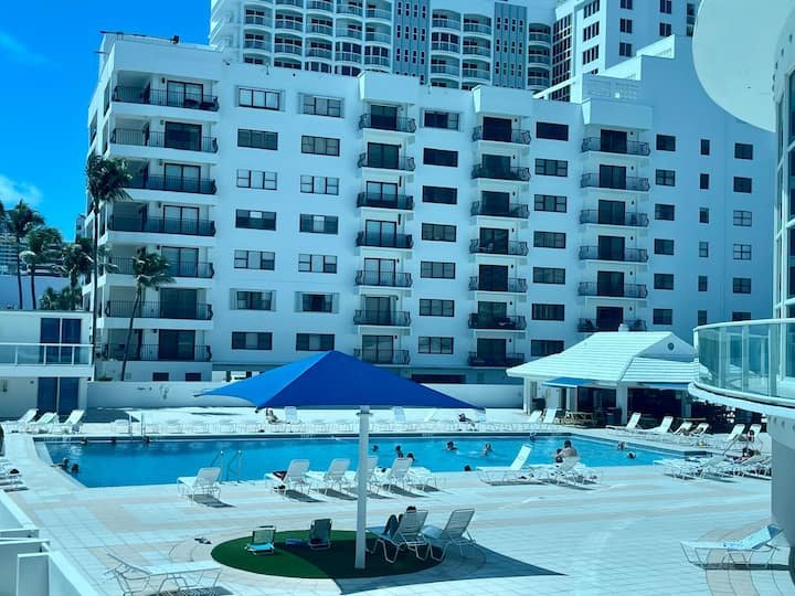 Estúdio bonito com vista para a baía! Estacionamento GRATUITO!