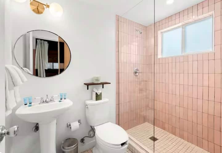 Quarto de hotel descolado no distrito de Mimo I 4 Hóspedes I Piscina