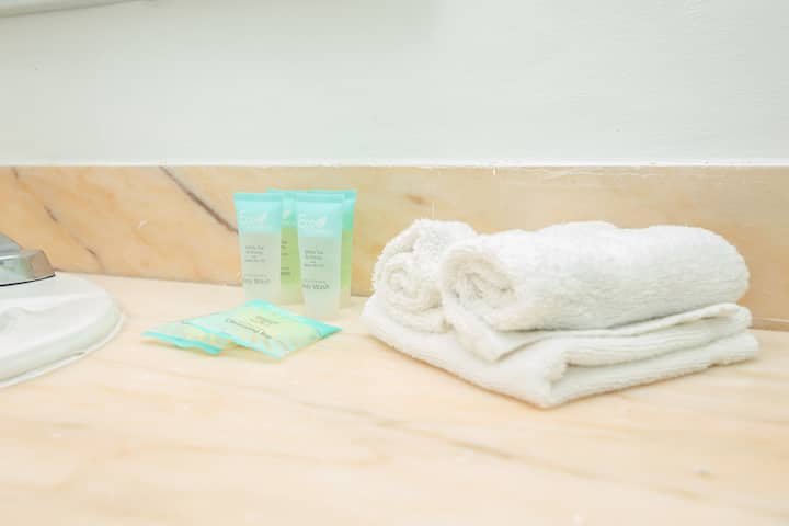 Resort à beira-mar com vista para a baía e estacionamento gratuito