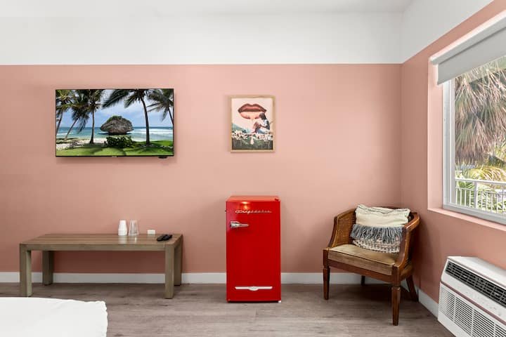 Quarto de hotel descolado no distrito de Mimo I 4 Hóspedes I Piscina