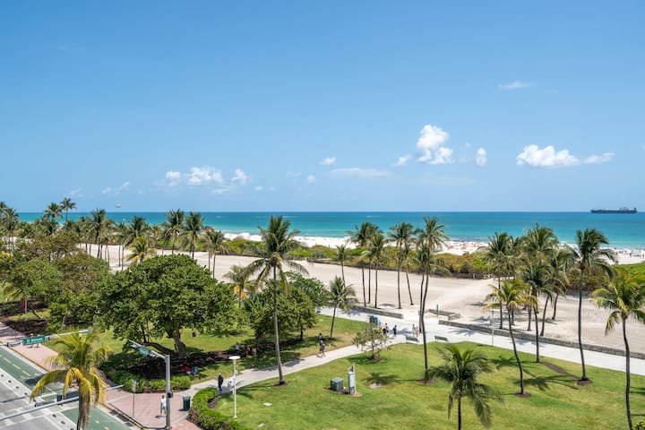 Elegante 1BR – The Strand Ocean Dr + Rooftop Pool!