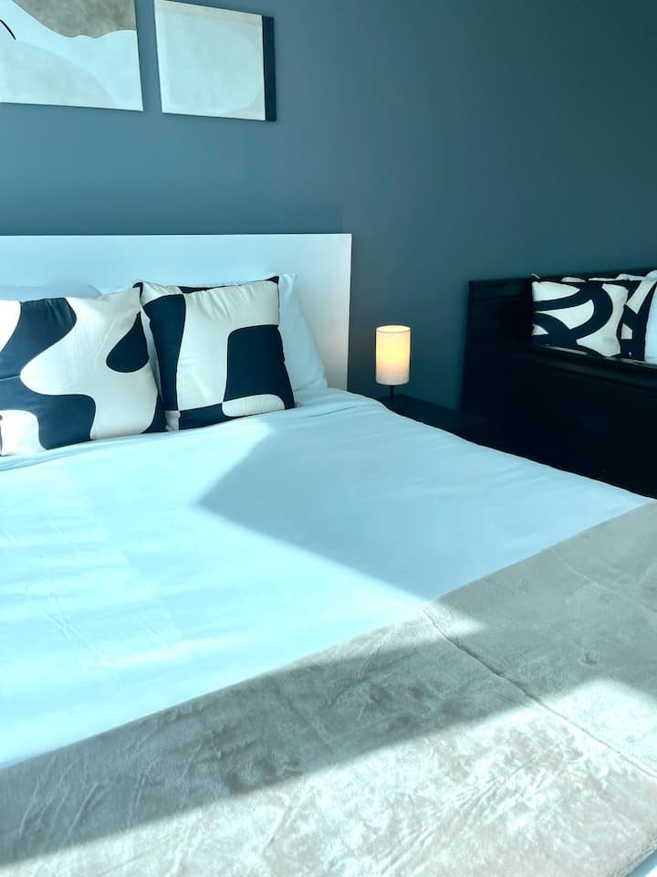 Estúdio bonito com vista para a baía! Estacionamento GRATUITO!