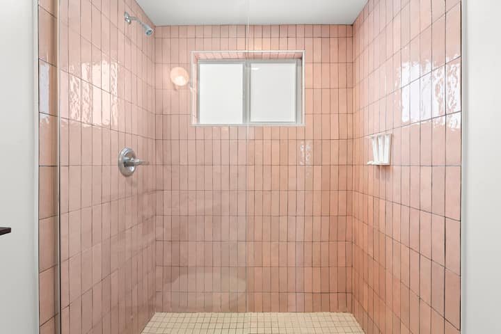 Quarto de hotel descolado no distrito de Mimo I 4 Hóspedes I Piscina