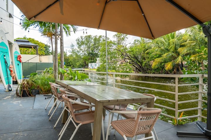 Quarto de hotel descolado no distrito de Mimo I 4 Hóspedes I Piscina