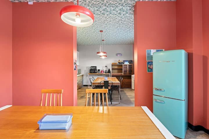 Quarto de hotel descolado no distrito de Mimo I 4 Hóspedes I Piscina