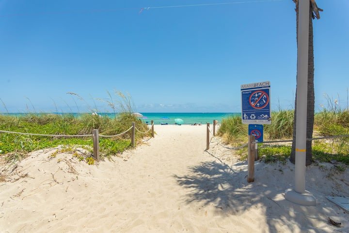 Resort à beira-mar com vista para a baía e estacionamento gratuito