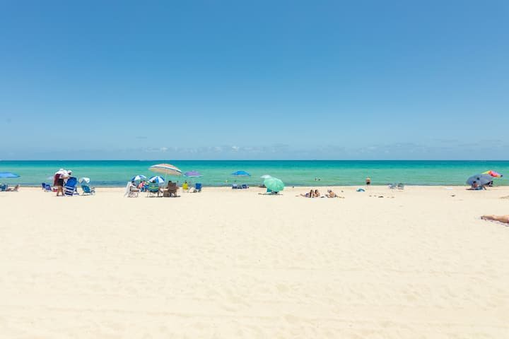Resort à beira-mar com vista para a baía e estacionamento gratuito