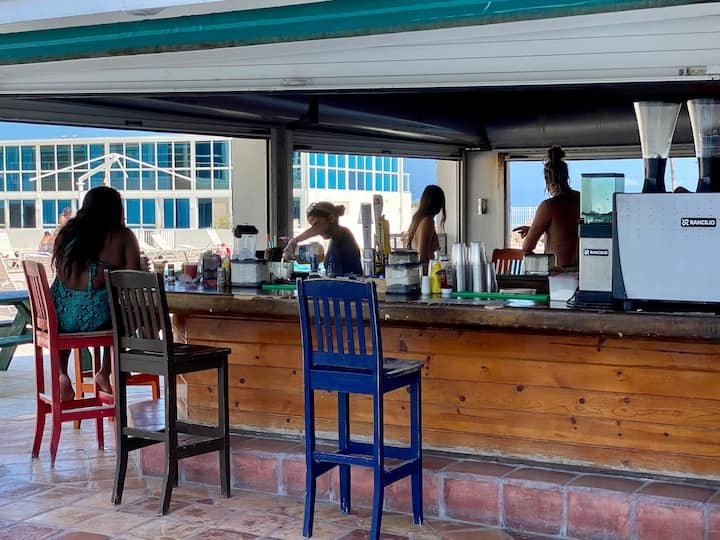 Estúdio bonito com vista para a baía! Estacionamento GRATUITO!