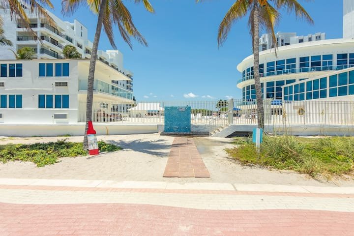 Resort à beira-mar com vista para a baía e estacionamento gratuito