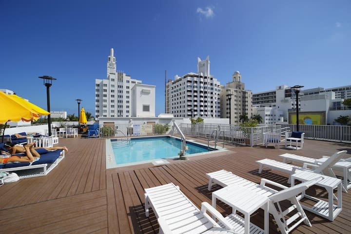 Suíte com piscina e vista para o mar em South Beach