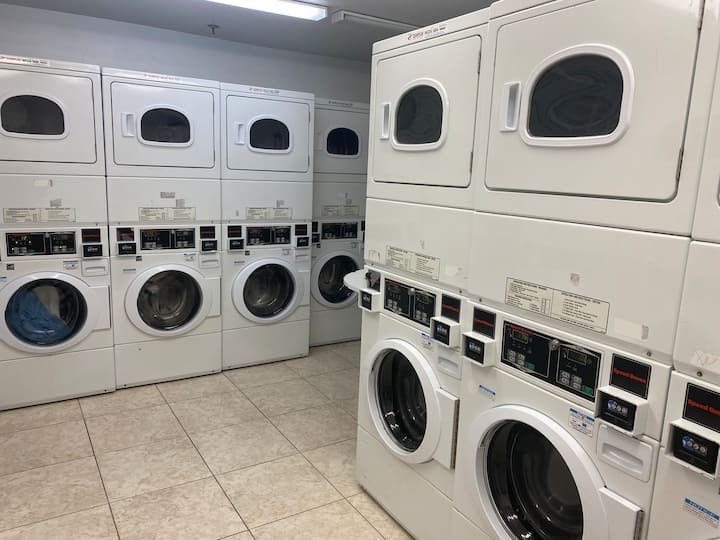 Estúdio bonito com vista para a baía! Estacionamento GRATUITO!