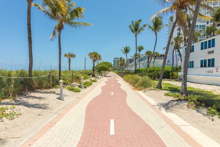 Resort à beira-mar com vista para a baía e estacionamento gratuito