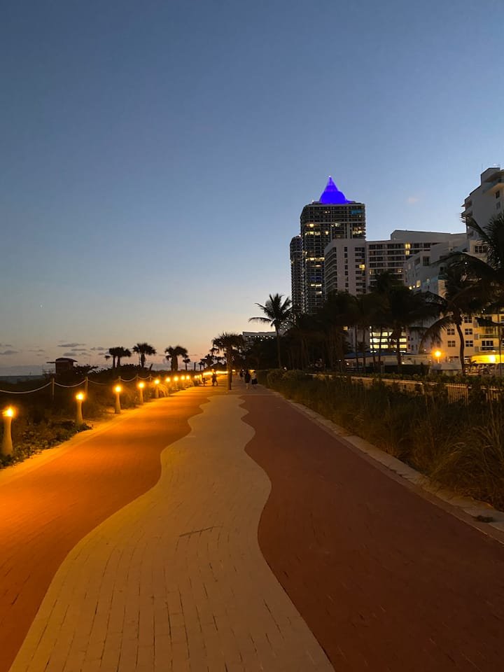 Estúdio bonito com vista para a baía! Estacionamento GRATUITO!