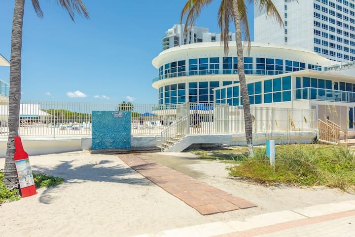 Resort à beira-mar com vista para a baía e estacionamento gratuito