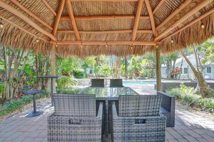 Oásis tropical: estúdio com piscina