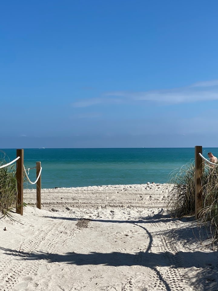 Estúdio bonito com vista para a baía! Estacionamento GRATUITO!