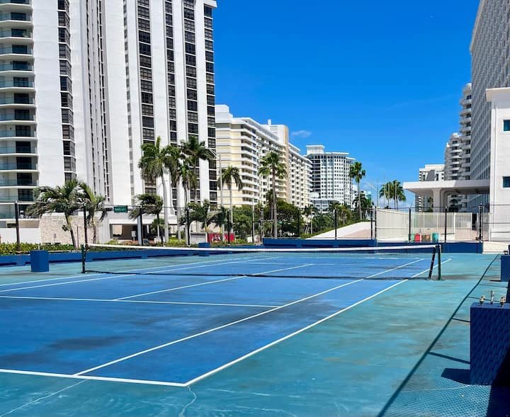 Estúdio bonito com vista para a baía! Estacionamento GRATUITO!