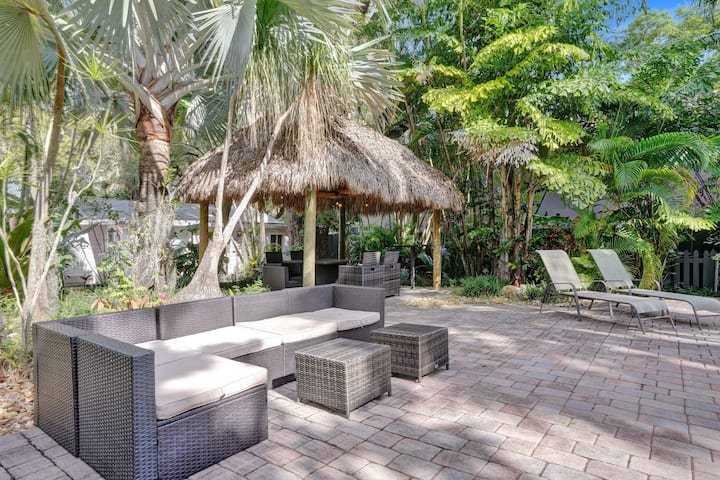 Oásis tropical: estúdio com piscina