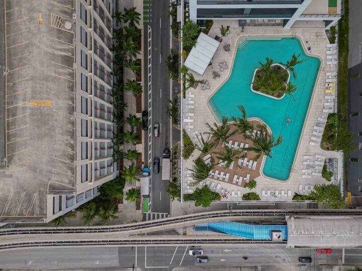 RumRunner, centro, piscina, academia, torre de serviço completo