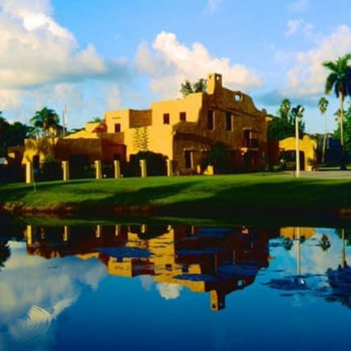 Quarto privativo perto do aeroporto. Estacionamento gratuito.