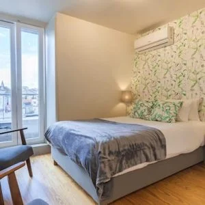 Estúdio moderno no coração de Graça por LovelyStay