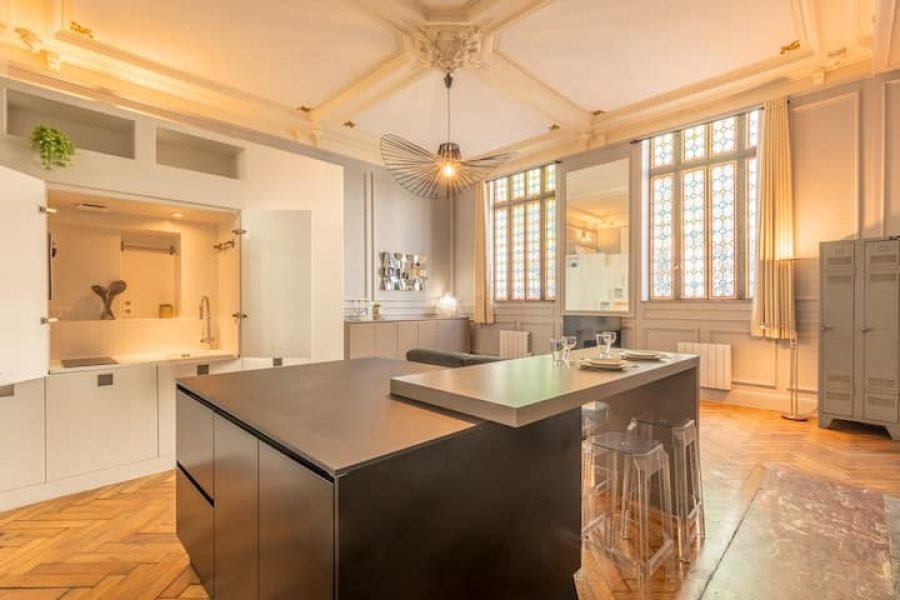 Estúdio grande e incomum perto do metrô e de lojas