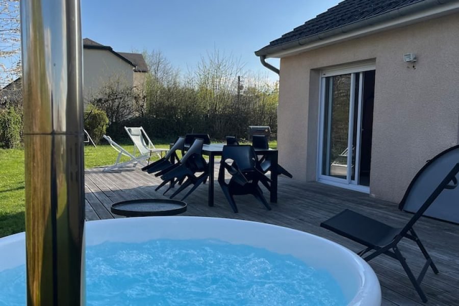 Casa com jacuzzi ao ar livre