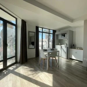 Estúdio com ar-condicionado e vista panorâmica a 300 m do porto