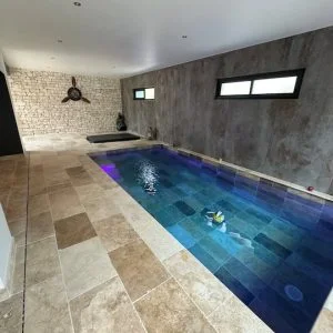Apartamento com piscina coberta e jacuzzi
