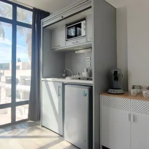 Estúdio com ar-condicionado e vista panorâmica a 300 m do porto