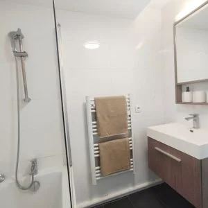 Estúdio com ar-condicionado e vista panorâmica a 300 m do porto