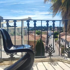 Estúdio com ar-condicionado e vista panorâmica a 300 m do porto