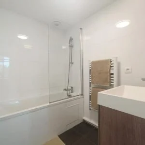 Estúdio com ar-condicionado e vista panorâmica a 300 m do porto