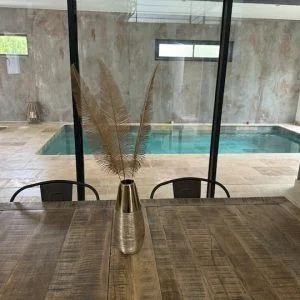 Apartamento com piscina coberta e jacuzzi