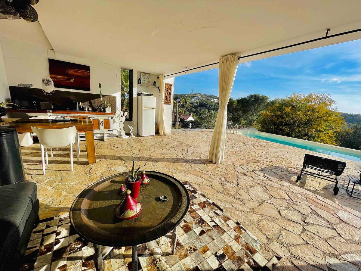 Apartamento privativo romântico, piscina, jacuzzi. Sitges