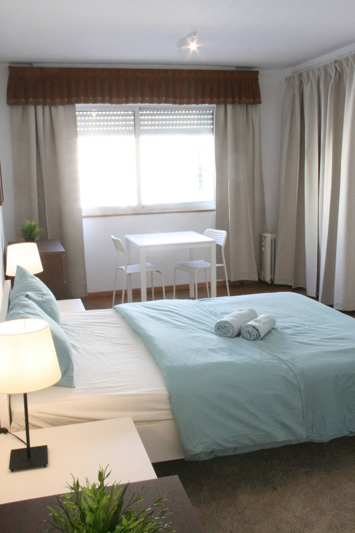 Quarto King Espaçoso no Campo Grande