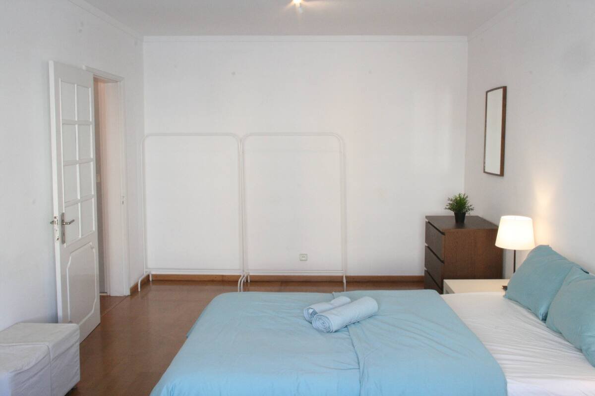 Quarto King Espaçoso no Campo Grande