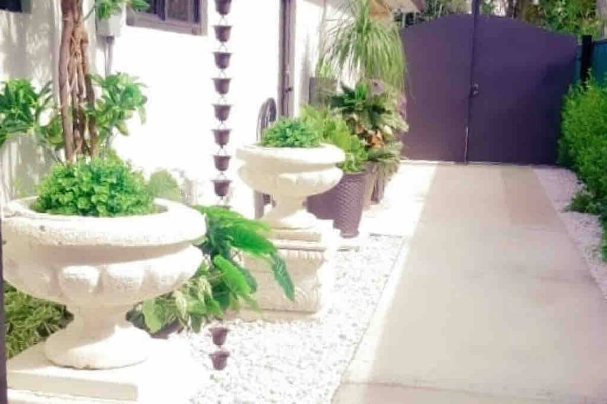 Quarto privativo perto do aeroporto. Estacionamento gratuito.