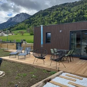 casa perto do lago, montanhas