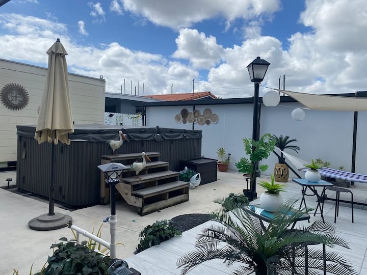 Lugar minúsculo com jacuzzi quente privativo a 7 minutos do aeroporto