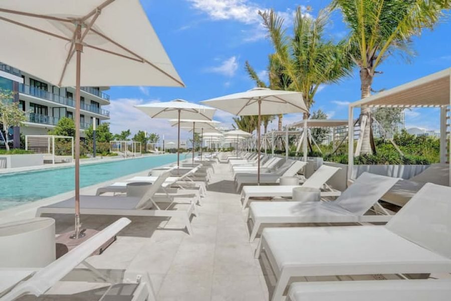 NOVO: Condomínio de 1 quarto com piscina + acesso ao clube de praia privativo