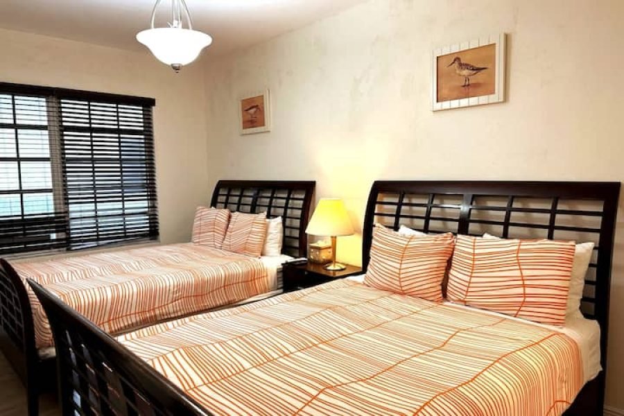 SoBe #6-2 Queen Beds,Futon -FREE PARKing, Kitchen