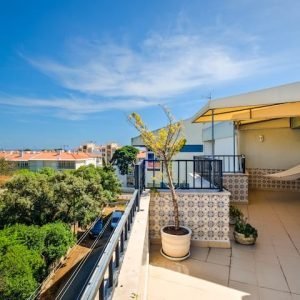 VISTA MAR com terraço perto da praia em Monte Estoril