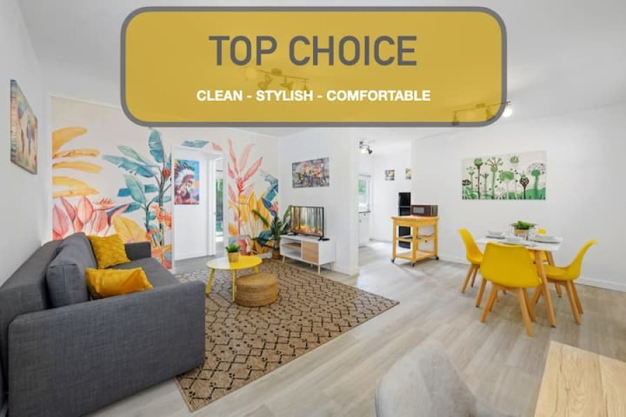 Retiro charmoso com pátio privativo e estacionamento