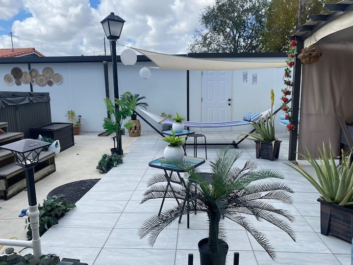 Lugar minúsculo com jacuzzi quente privativo a 7 minutos do aeroporto