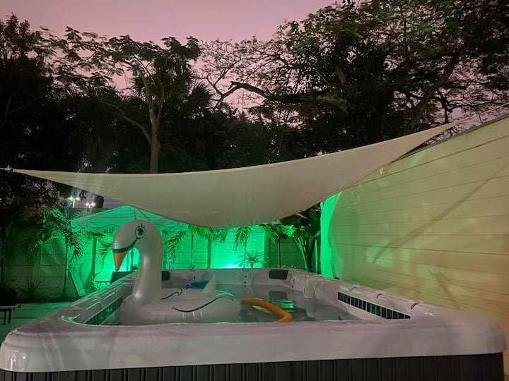 Lugar minúsculo com jacuzzi quente privativo a 7 minutos do aeroporto