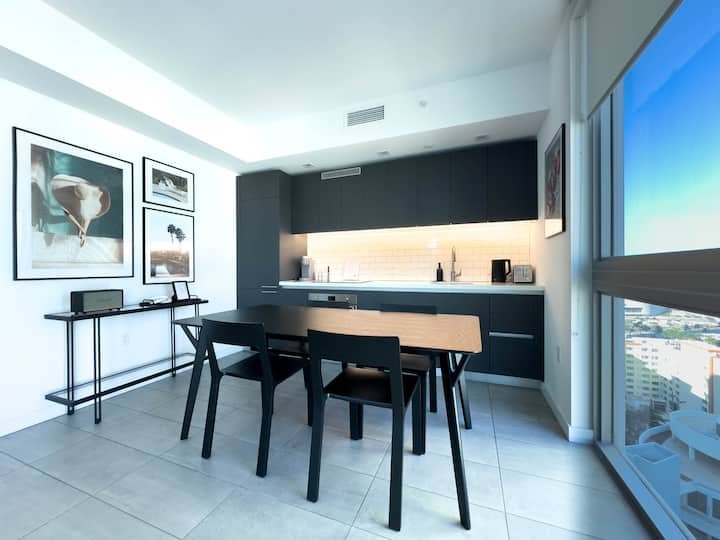 Condomínio de luxo de 1 quarto com vista para o mar e para a cidade